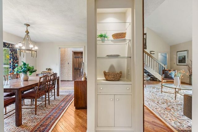 37 Potter Pond 37, Lexington, MA 02421