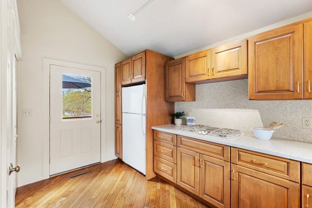 37 Potter Pond 37, Lexington, MA 02421