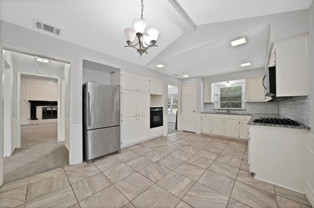 1122 Chimneyrock Trail, Garland, TX 75043