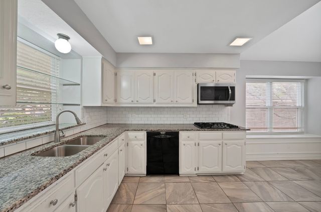 1122 Chimneyrock Trail, Garland, TX 75043