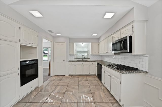 1122 Chimneyrock Trail, Garland, TX 75043