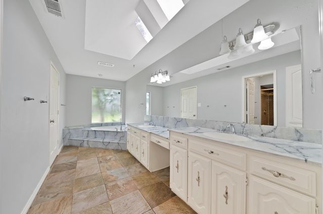 1122 Chimneyrock Trail, Garland, TX 75043