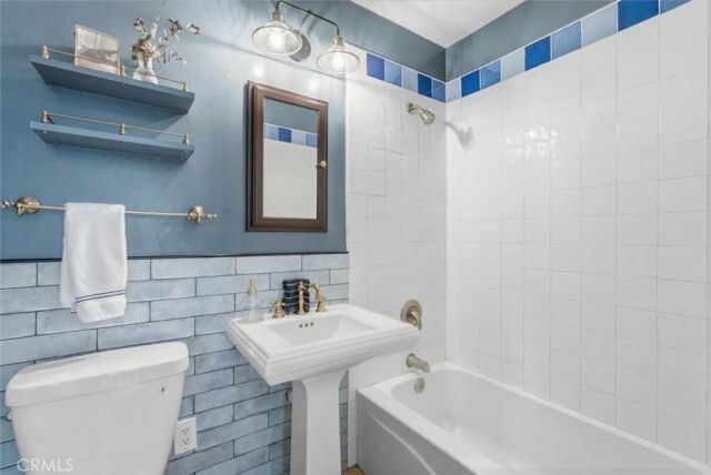 2324 Roycroft Avenue, Long Beach, CA 90815