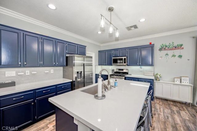28315 Maitland, Saugus, CA 91350