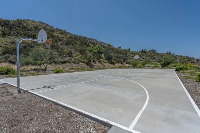 28315 Maitland, Saugus, CA 91350