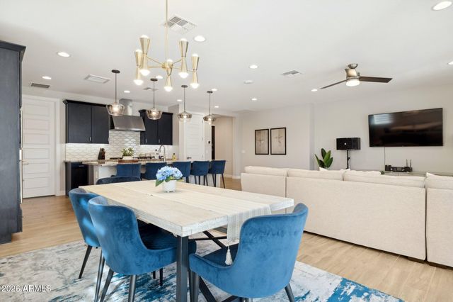 6875 W SPUR Drive, Peoria, AZ 85383