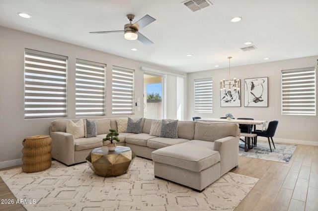 6875 W SPUR Drive, Peoria, AZ 85383