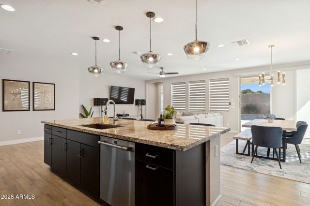 6875 W SPUR Drive, Peoria, AZ 85383