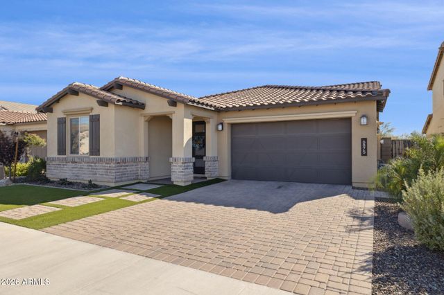 6875 W SPUR Drive, Peoria, AZ 85383