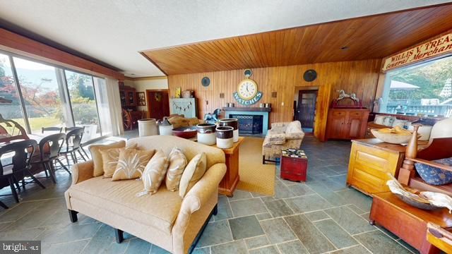 19 VALLEY RD, Lewistown, PA 17044