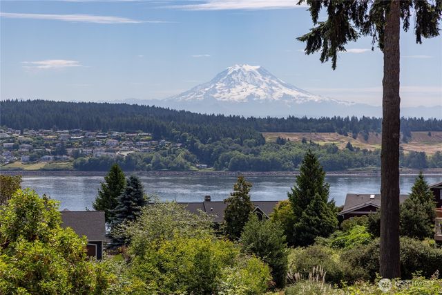 1268 Pilchuck Dr FI, Fox Island, WA 98333
