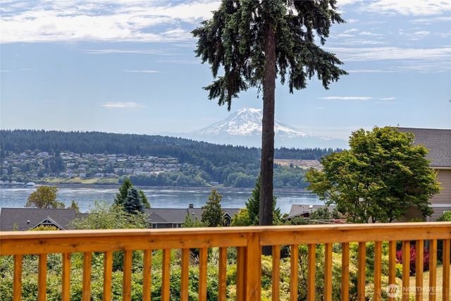1268 Pilchuck Dr FI, Fox Island, WA 98333