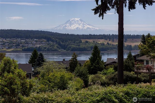 1268 Pilchuck Dr FI, Fox Island, WA 98333