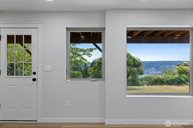 1268 Pilchuck Dr FI, Fox Island, WA 98333
