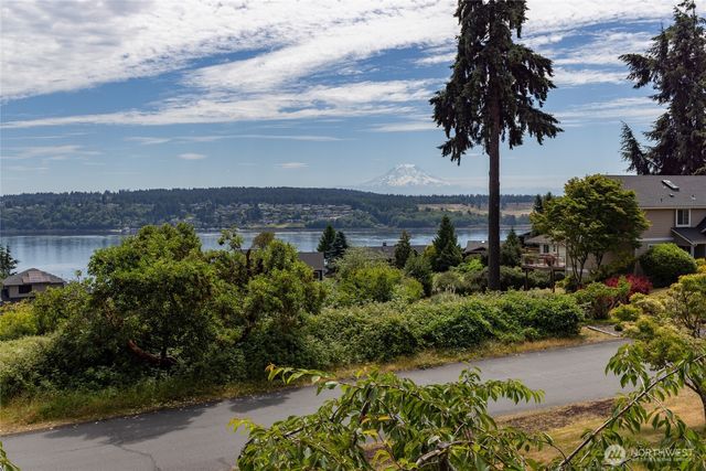 1268 Pilchuck Dr FI, Fox Island, WA 98333