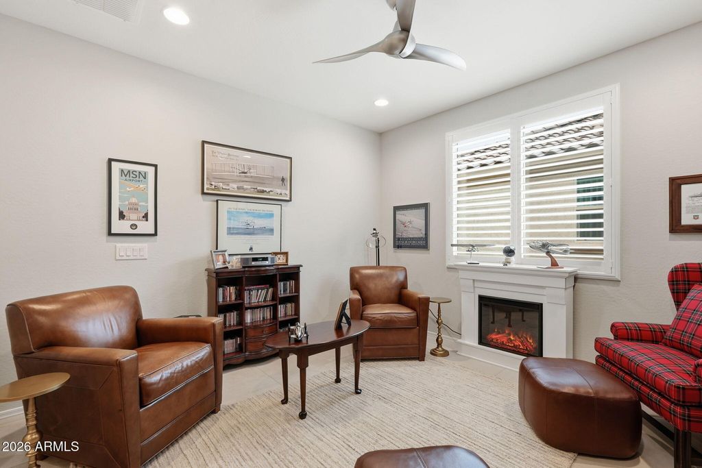 Image 12 of property listing at 7674 W CACTUS WREN Way, Florence, AZ 85132