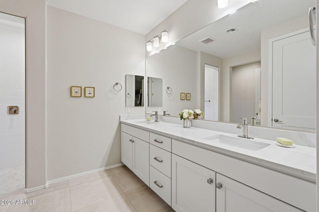 Image 17 of property listing at 7674 W CACTUS WREN Way, Florence, AZ 85132