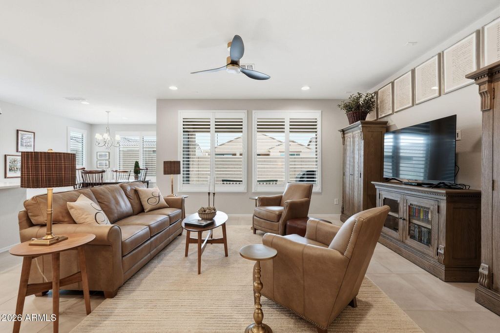 Image 3 of property listing at 7674 W CACTUS WREN Way, Florence, AZ 85132