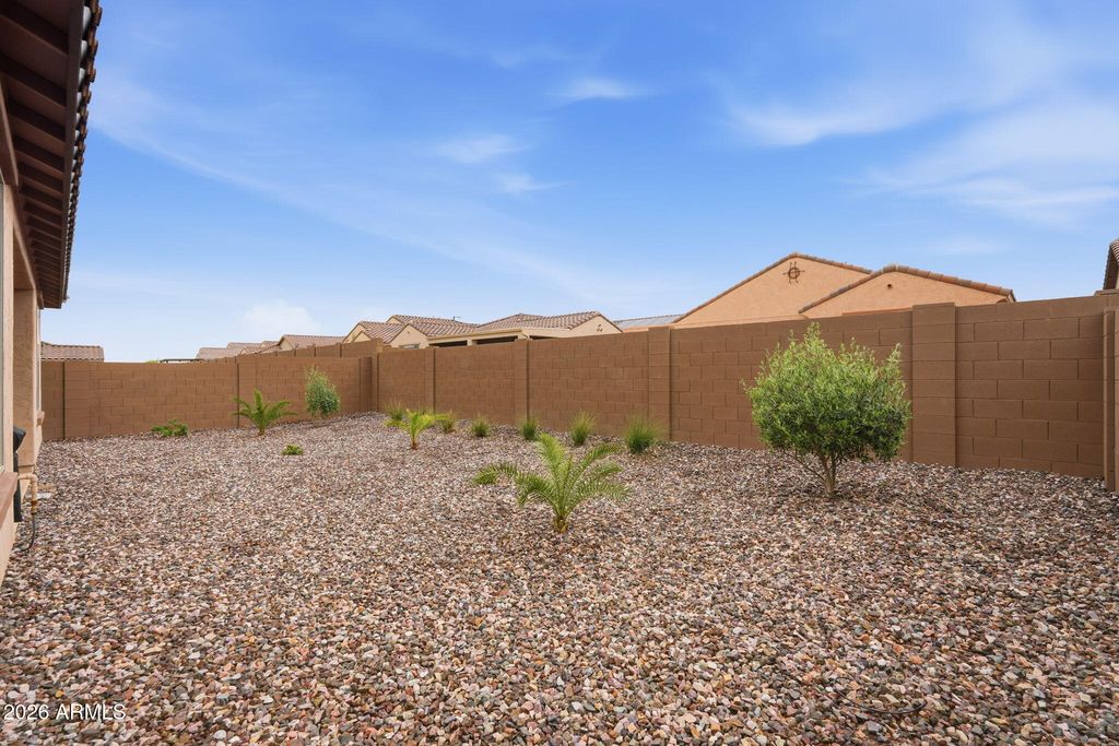 Image 30 of property listing at 7674 W CACTUS WREN Way, Florence, AZ 85132