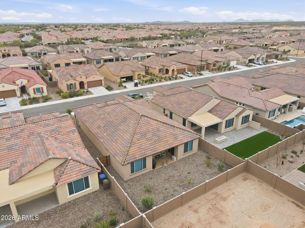 Image 32 of property listing at 7674 W CACTUS WREN Way, Florence, AZ 85132