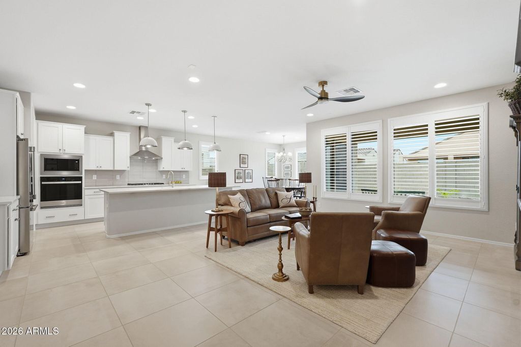 Image 4 of property listing at 7674 W CACTUS WREN Way, Florence, AZ 85132