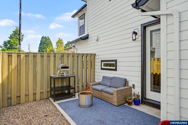 1882 SW 53rd St, Corvallis, OR 97333