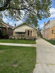 5636 W Sunnyside Avenue, Chicago, IL 60630