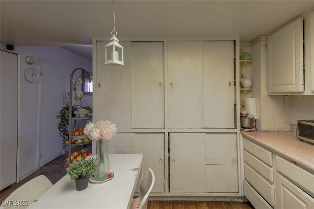 431 Las Casitas Way, Las Vegas, NV 89121