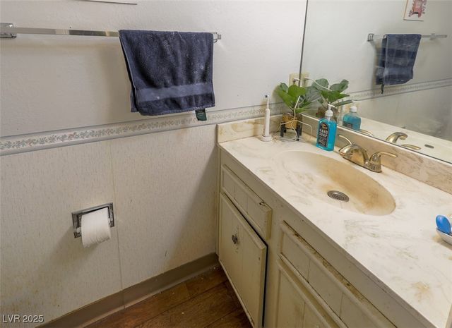 431 Las Casitas Way, Las Vegas, NV 89121