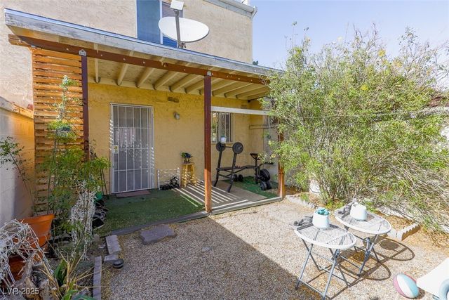 431 Las Casitas Way, Las Vegas, NV 89121