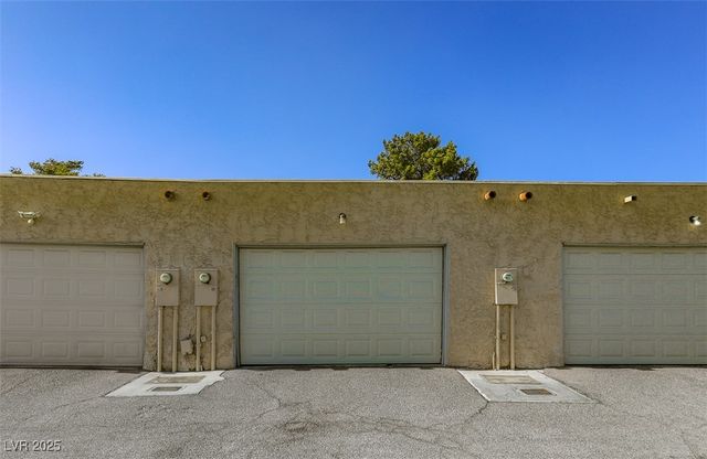 431 Las Casitas Way, Las Vegas, NV 89121