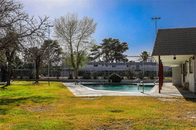 431 Las Casitas Way, Las Vegas, NV 89121