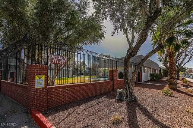 431 Las Casitas Way, Las Vegas, NV 89121