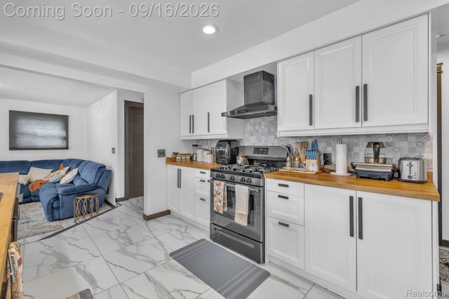 200 Rosemary Street, Dearborn Heights, MI 48127