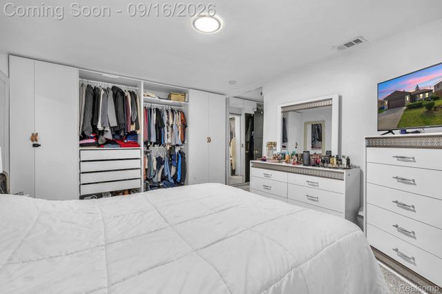 200 Rosemary Street, Dearborn Heights, MI 48127