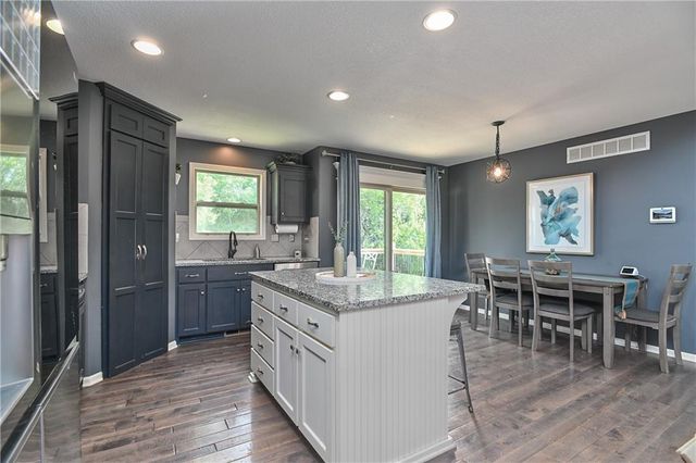 20022 W 220th Terrace, Spring Hill, KS 66083