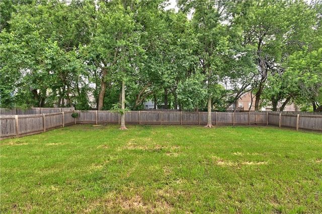20022 W 220th Terrace, Spring Hill, KS 66083