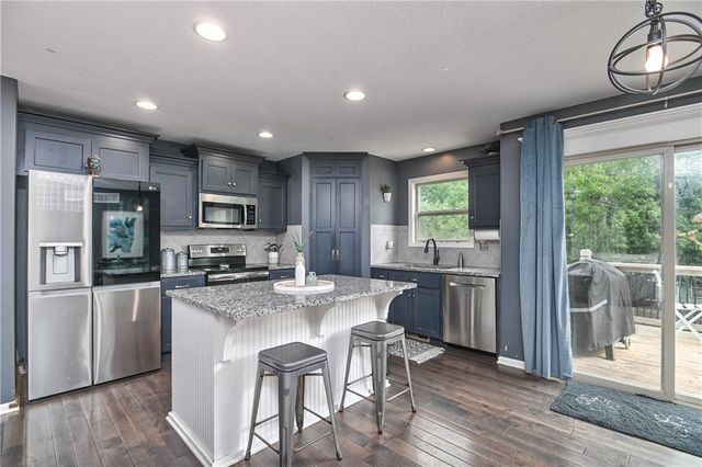 20022 W 220th Terrace, Spring Hill, KS 66083