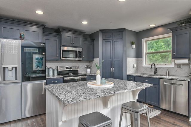 20022 W 220th Terrace, Spring Hill, KS 66083