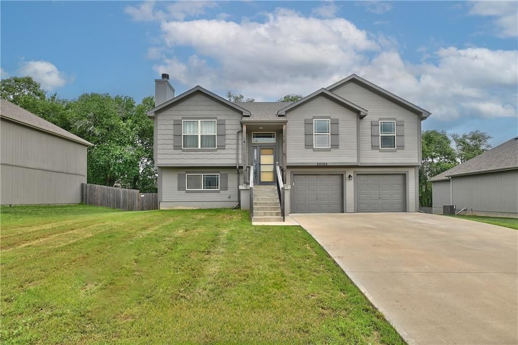 20022 W 220th Terrace, Spring Hill, KS 66083