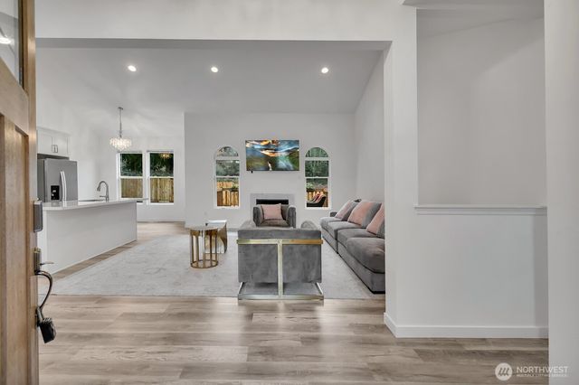 21317 Locust Way, Lynnwood, WA 98036