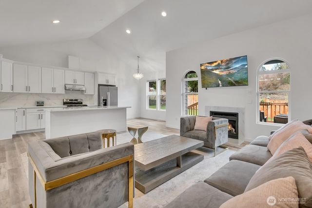 21317 Locust Way, Lynnwood, WA 98036