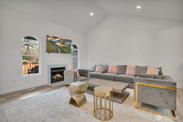 21317 Locust Way, Lynnwood, WA 98036