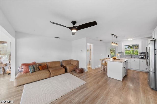 9248 Kincaid CT, Sanibel, FL 33957