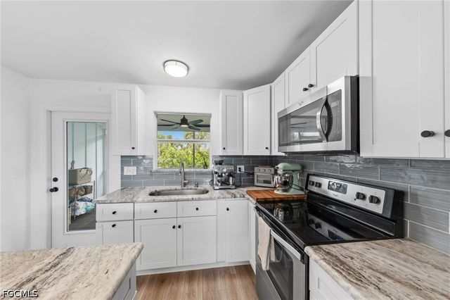 9248 Kincaid CT, Sanibel, FL 33957