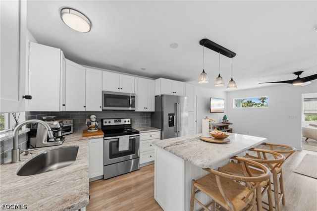 9248 Kincaid CT, Sanibel, FL 33957