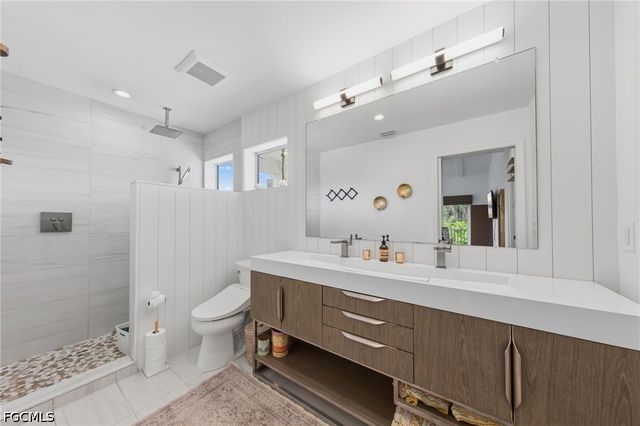 9248 Kincaid CT, Sanibel, FL 33957