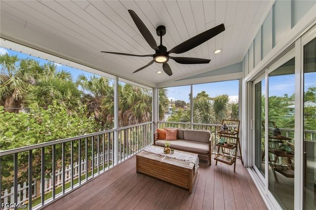 9248 Kincaid CT, Sanibel, FL 33957