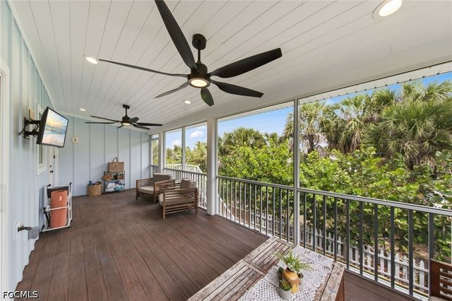 9248 Kincaid CT, Sanibel, FL 33957