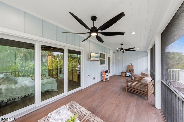 9248 Kincaid CT, Sanibel, FL 33957